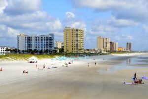 How to Navigate Moving to Florida as a Young Adult